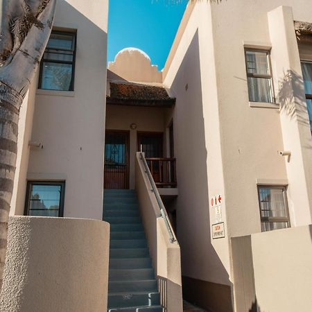 Broadway Self Catering Apartments Дурбанвиль Экстерьер фото