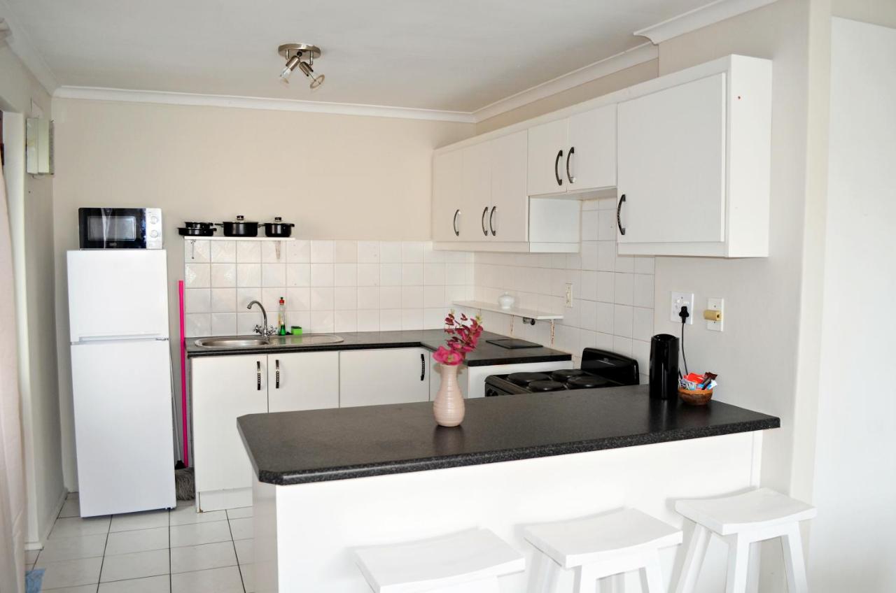 Broadway Self Catering Apartments Дурбанвиль Экстерьер фото