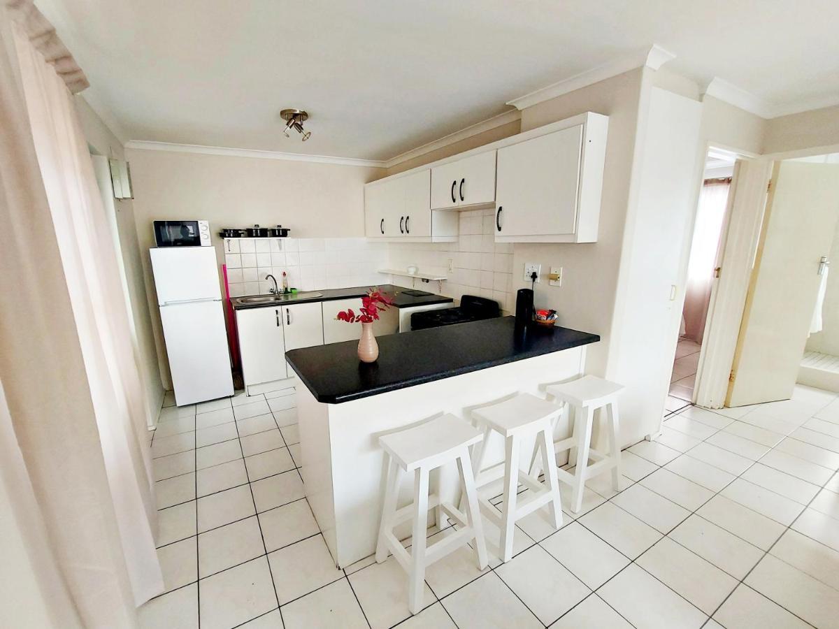 Broadway Self Catering Apartments Дурбанвиль Экстерьер фото