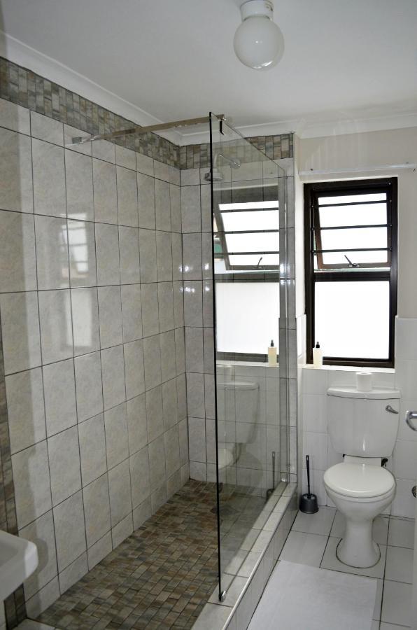 Broadway Self Catering Apartments Дурбанвиль Экстерьер фото