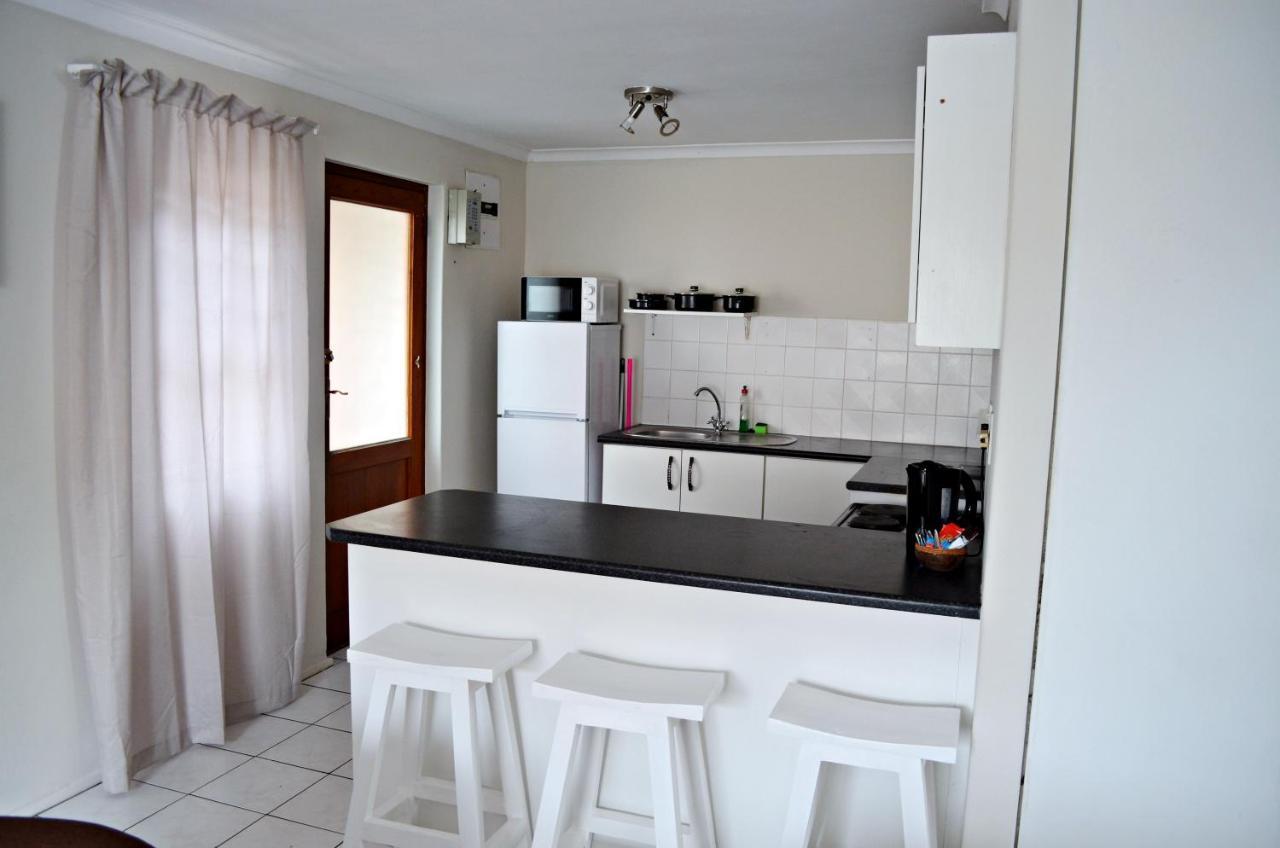 Broadway Self Catering Apartments Дурбанвиль Экстерьер фото