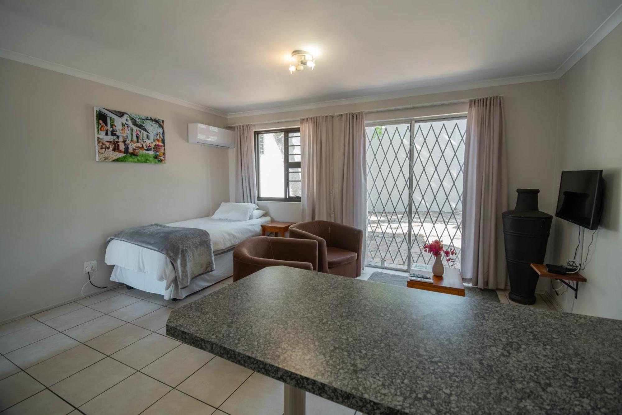 Broadway Self Catering Apartments Дурбанвиль Экстерьер фото