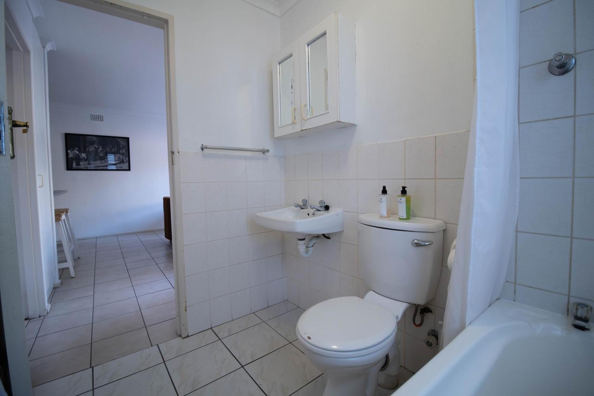 Broadway Self Catering Apartments Дурбанвиль Экстерьер фото