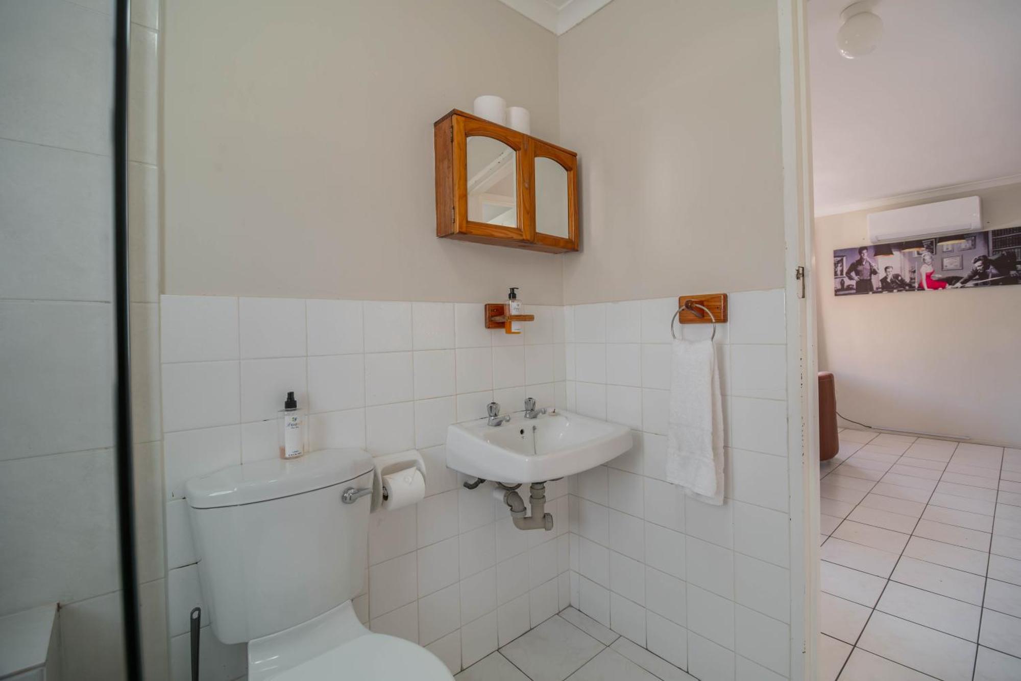 Broadway Self Catering Apartments Дурбанвиль Экстерьер фото