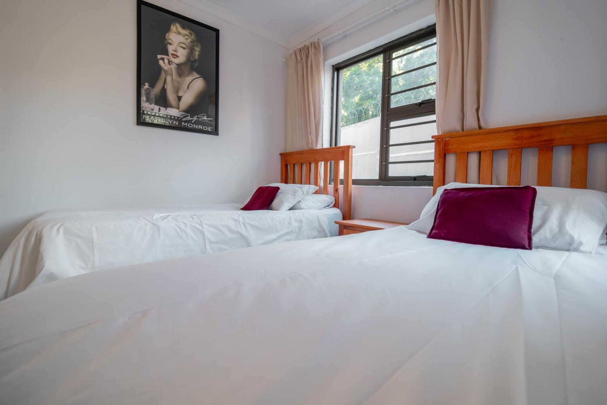 Broadway Self Catering Apartments Дурбанвиль Экстерьер фото